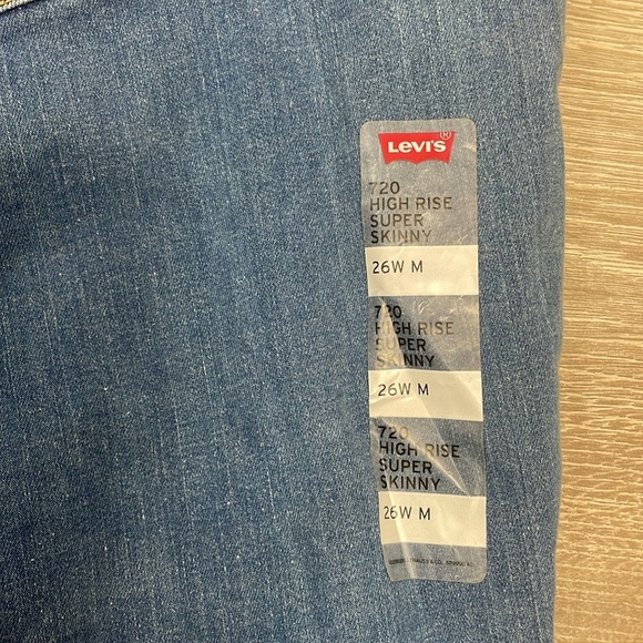NWT Levi’s 720 High Rise Super Skinny Denim Jeans Distressed 26W - Picture 16 of 16